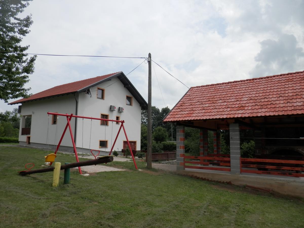 Guesthouse Matija Irinovac Extérieur photo